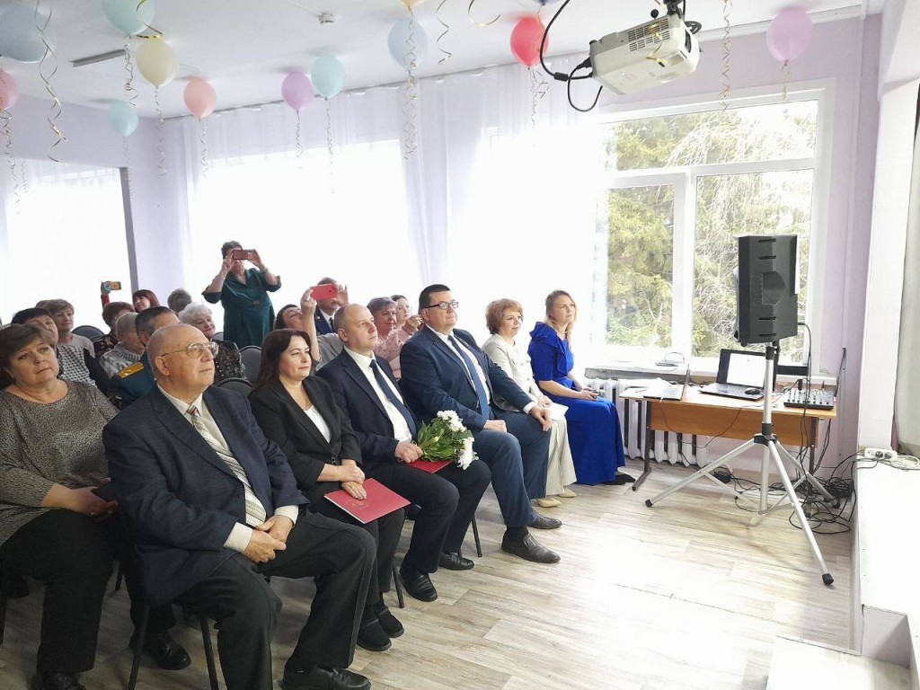 Созданные нейросетью фильмы показали на юбилее Тарасковской школы