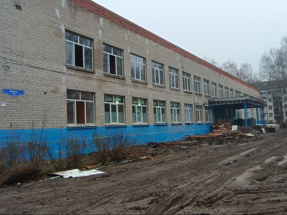 В лобненской школе № 3 завершают кровельные работы