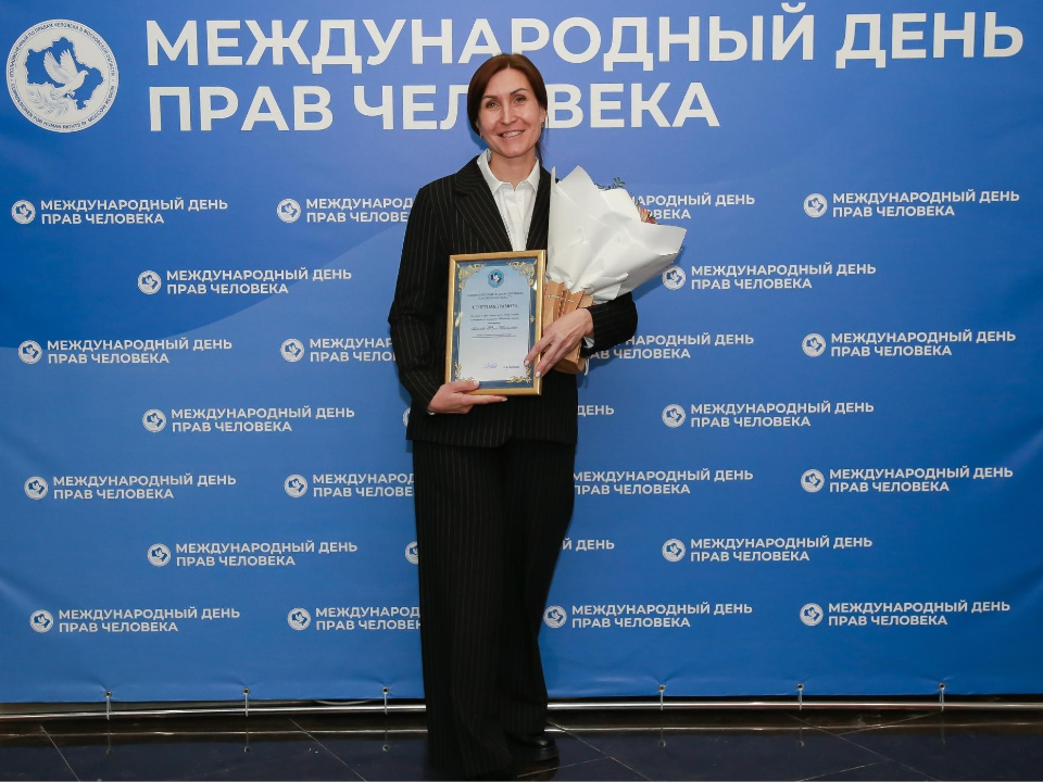 Более 1500 человек нашли поддержку: за что наградили руководителя лагеря «Звонкие голоса»