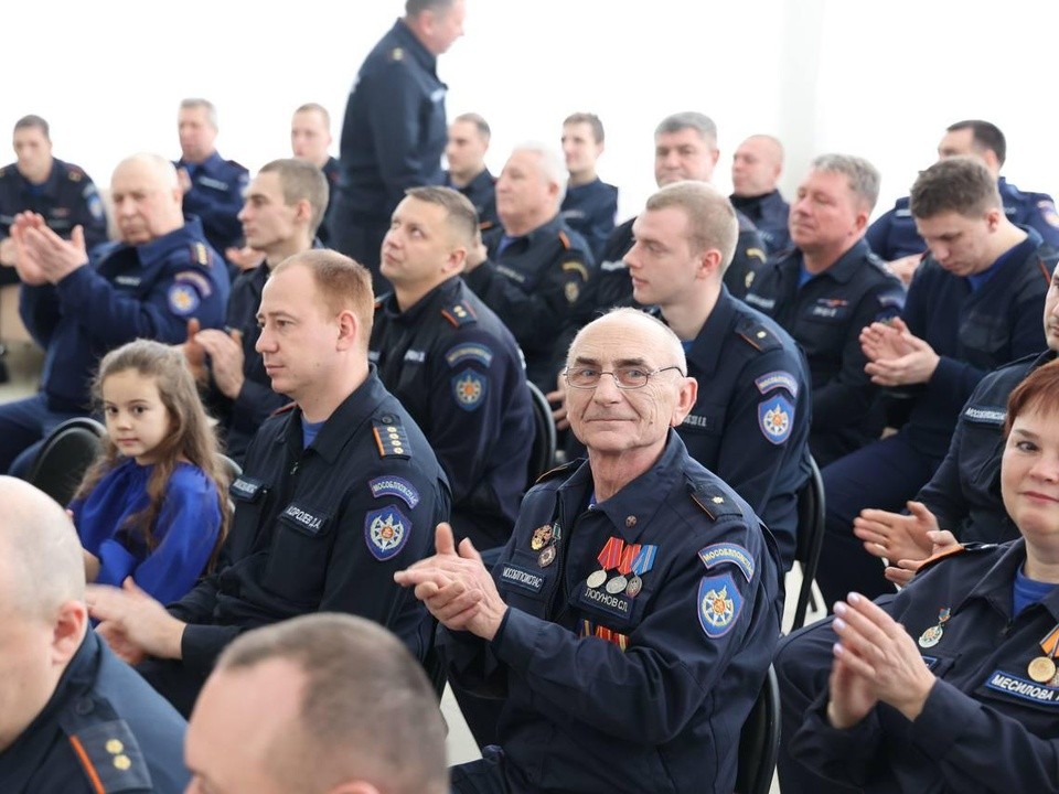 Волоколамских спасателей наградили за профессионализм и самоотверженный труд
