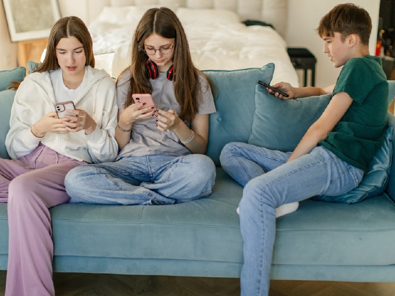 Хуже работы: почему лежание на диване в новогодние каникулы вредит здоровью