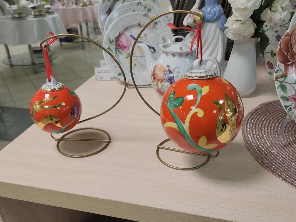 На Дулевском фарфоровом заводе  выпустили эксклюзивную коллекцию елочных украшений