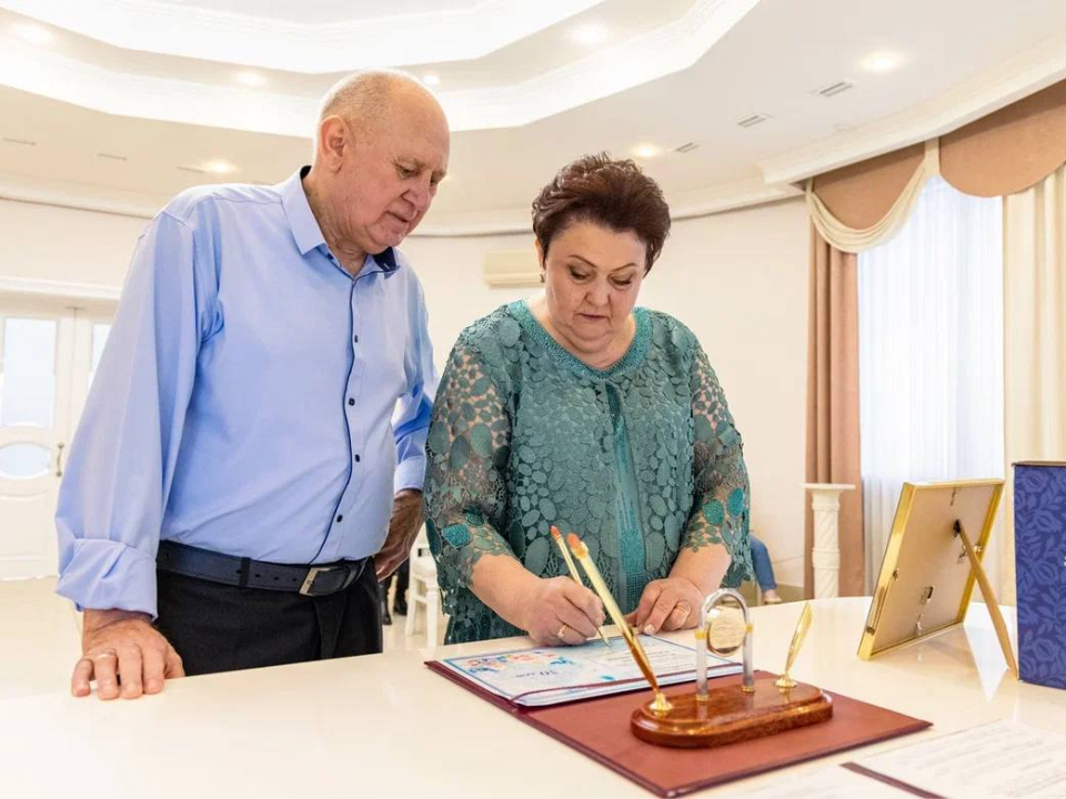 От школьной дружбы к полувековой любви: семья из Лобни отметила 50-летие совместной жизни