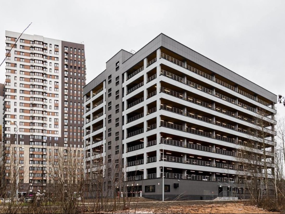 Девять этажей для машин: в Одинцовском округе ввели в эксплуатацию паркинг на 356 мест