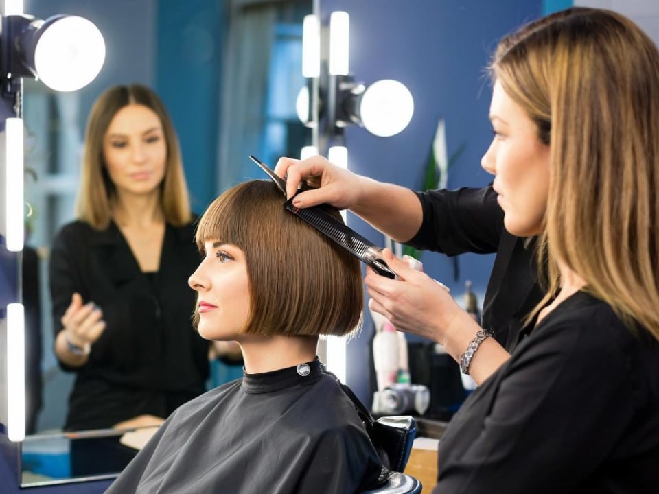 Новогодний образ «под ключ»: спрос на услуги стилистов резко вырос в Подмосковье