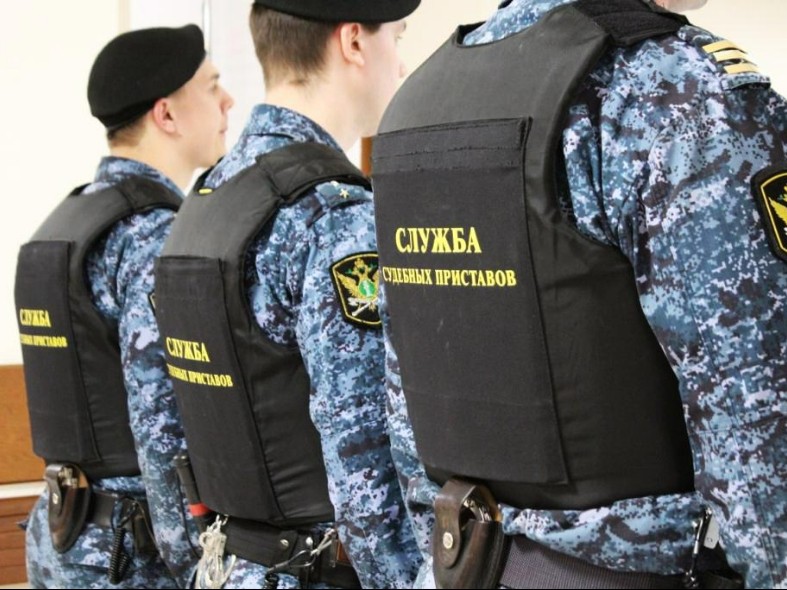 В залы судебных заседаний Подмосковья попытались пронести оружие и боеприпасы: что еще обнаружили у посетителей