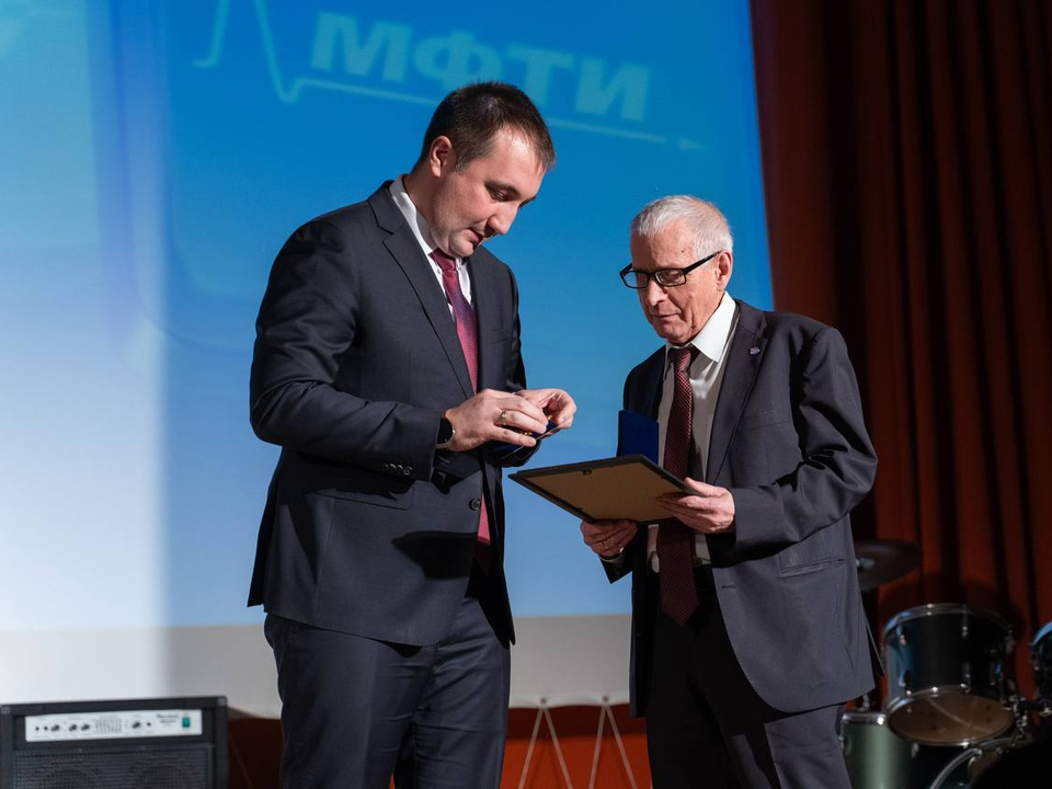 «За заслуги перед городом Жуковским»: глава округа вручил знак отличия доценту МФТИ