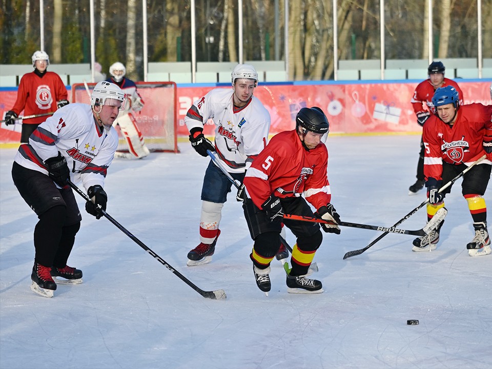 Утренний лед для шайбы: в Ступине выделили время для тренировок любителей хоккея