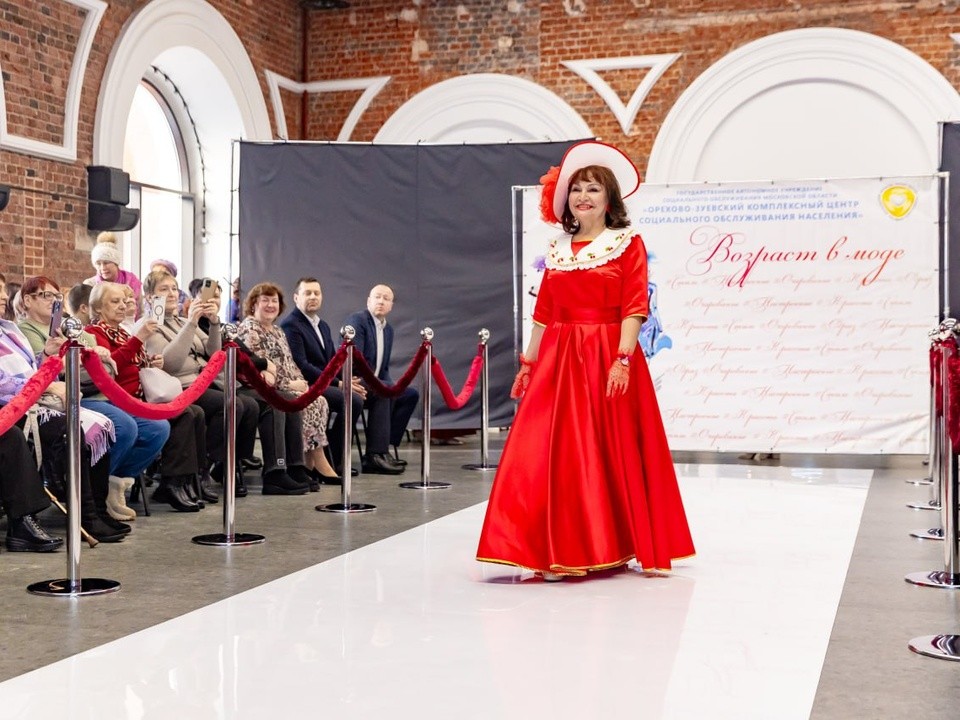 В Орехово-Зуеве модели «серебряного» представили оригинальные коллекции одежды