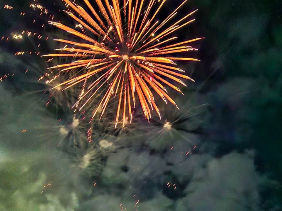 Новогодние фейерверки без травм: что важно знать при покупке и запуске