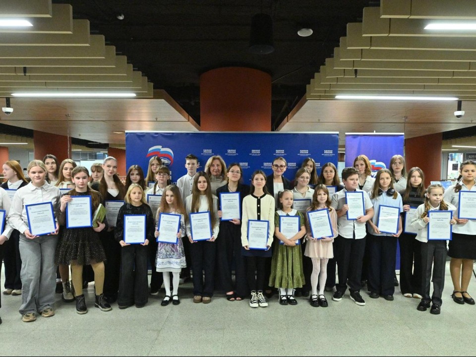 Как дети видят Россию: самые искренние рисунки со всего Подмосковья теперь можно увидеть в Мособлдуме