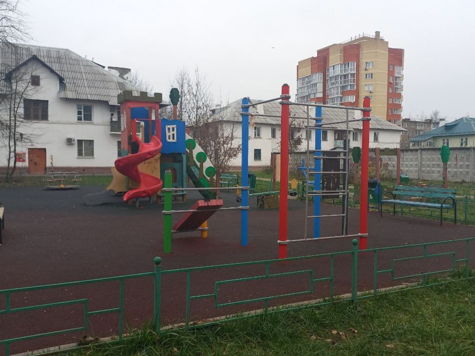 Предприниматели помогли оборудовать детскую площадку в Новых Домах