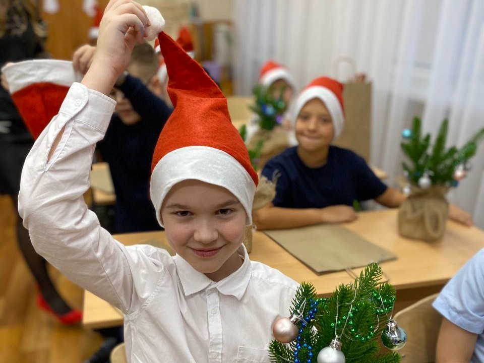 Лыткаринские гимназисты сделали своими руками игрушки к Новому году и Рождеству