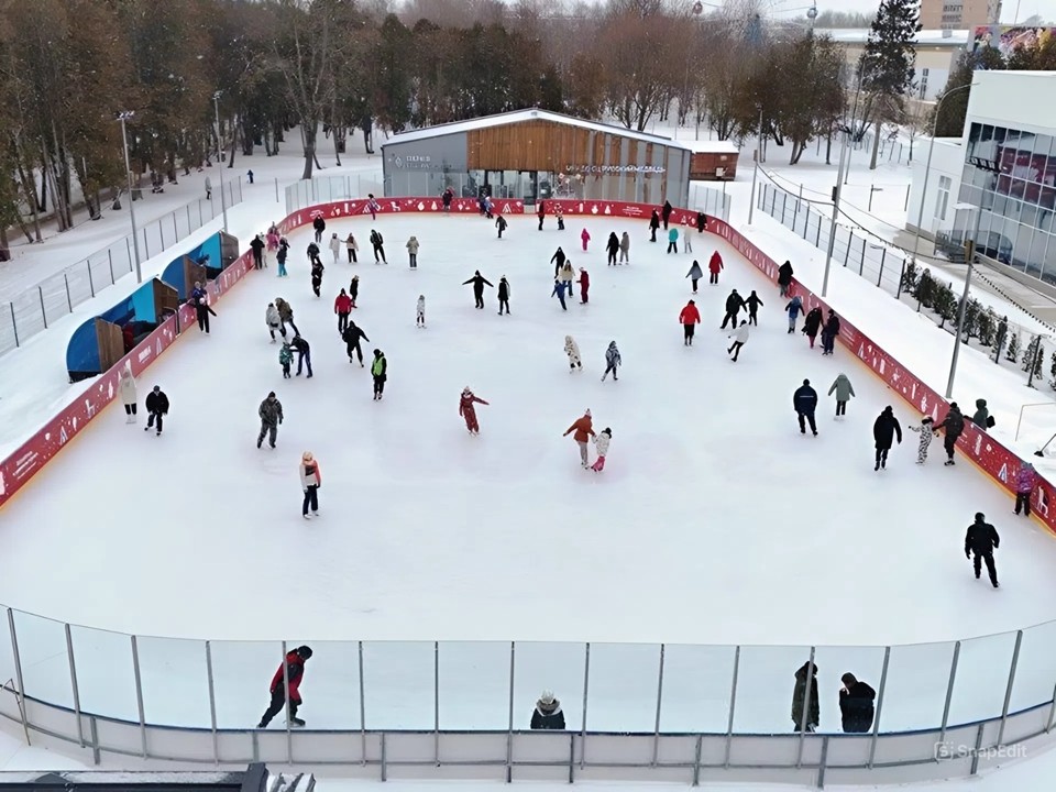 Зимний рай в Серпухове: каток в парке «Питомник» приглашает всех на катание