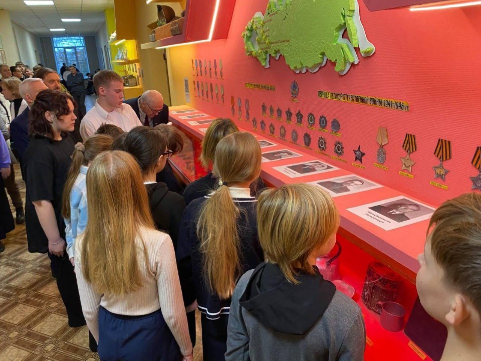 Память в каждом кадре: как выставка «Дорога памяти» объединила войну, Чеховский техникум и современность