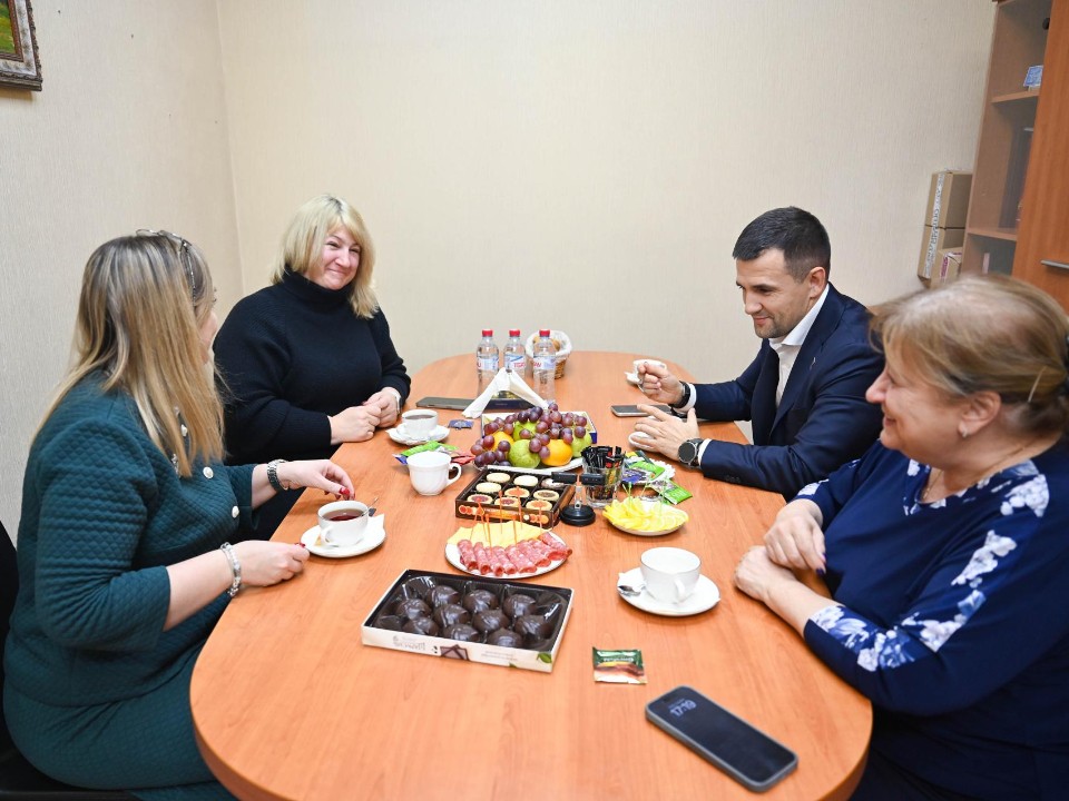 Пример стойкости и мужества: в Ленинском округе с вдовой участника СВО обсудили поддержку семей военнослужащих