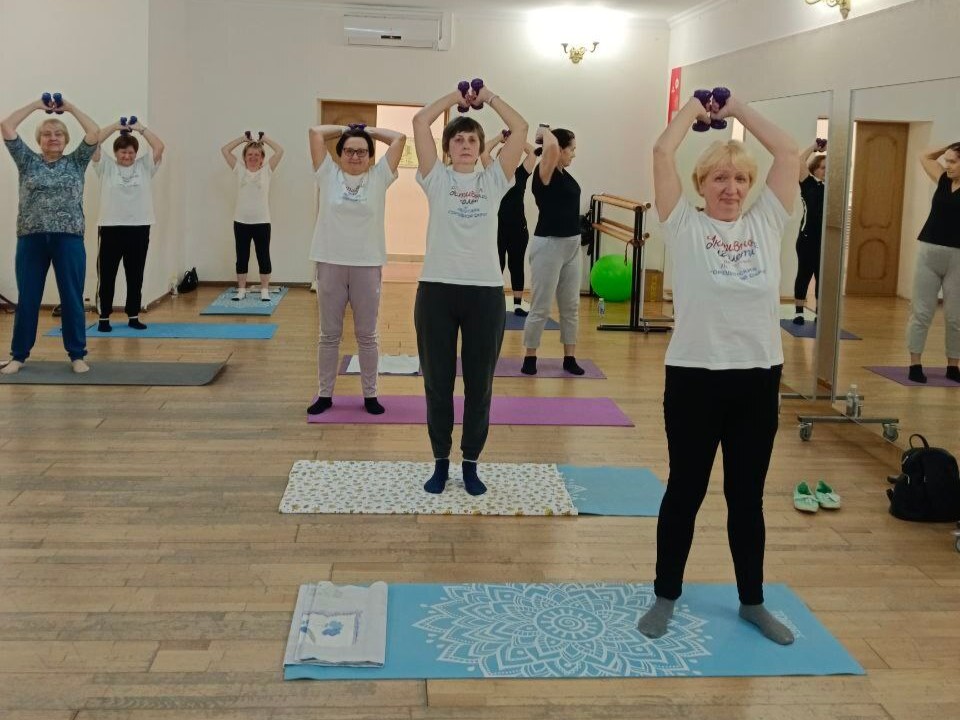 Гармония тела и дыхания: пожилые видновчане занимаются физкультурой