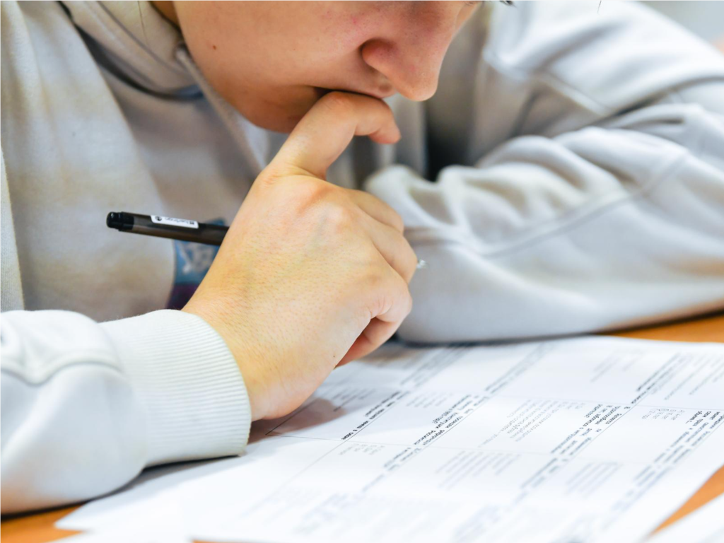 Выпускники Серебряных Прудов могут подать заявку на ЕГЭ и ОГЭ онлайн