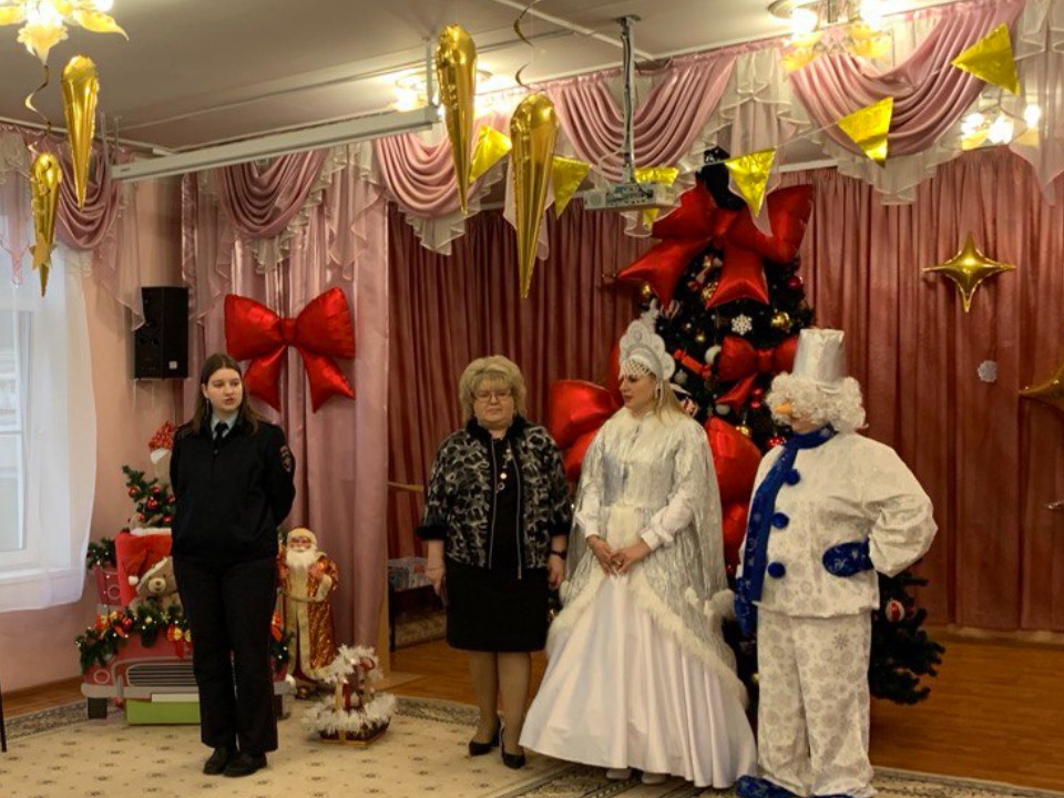 Полицейские подарили детям праздник и напомнили о безопасности