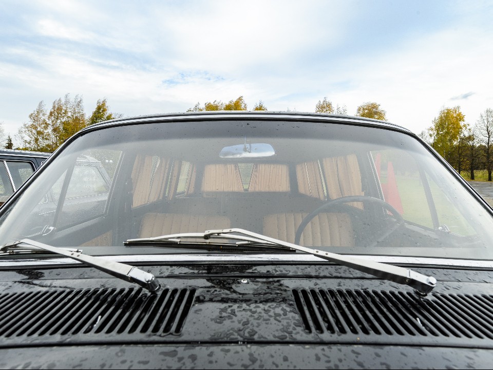 Такси из СССР: кто продает редкую «Волгу» почти без пробега