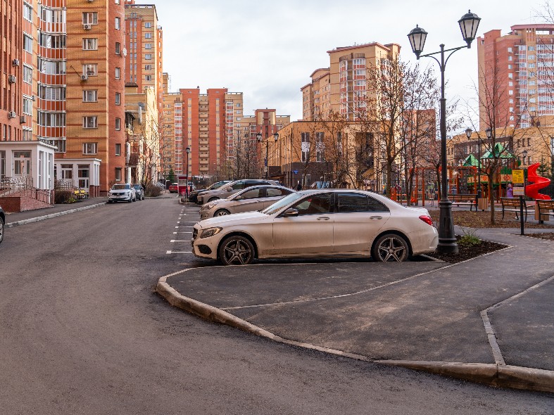 Минус ямы, плюс безопасность: в каких округах Подмосковья обновили тротуары