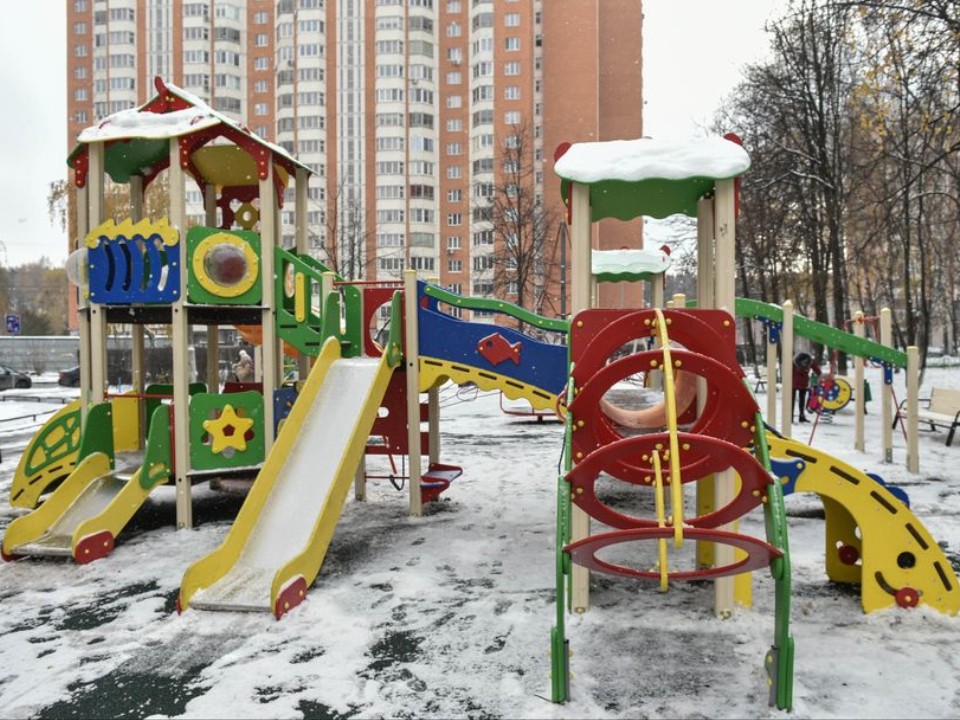 Подмосковье преобразилось к Новому году: где обновили асфальт и детские площадки