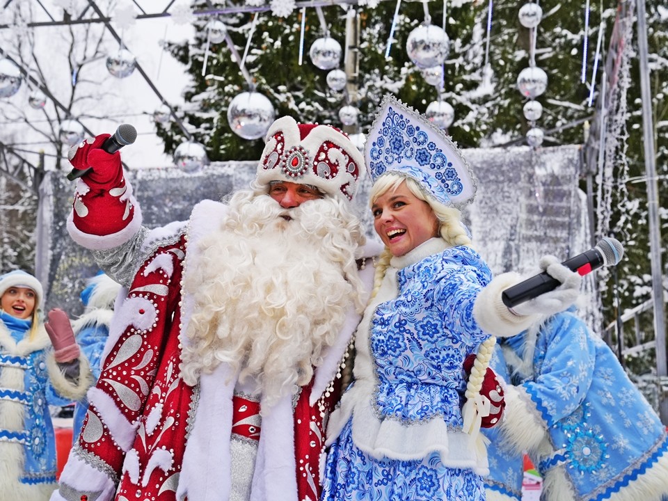 Чехов приглашает на новогодние торжества: от ледовых спектаклей до пешеходных экскурсий с Дедом Морозом