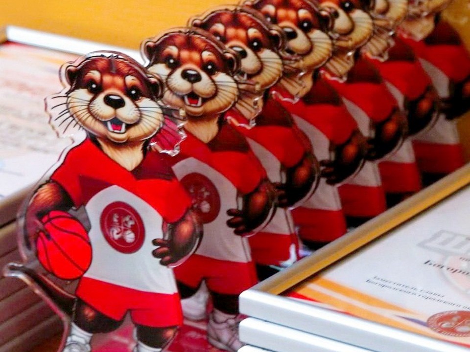 Выдра захватила спортплощадку в Ногинске: веселый зверек стал символом Школьной Лиги