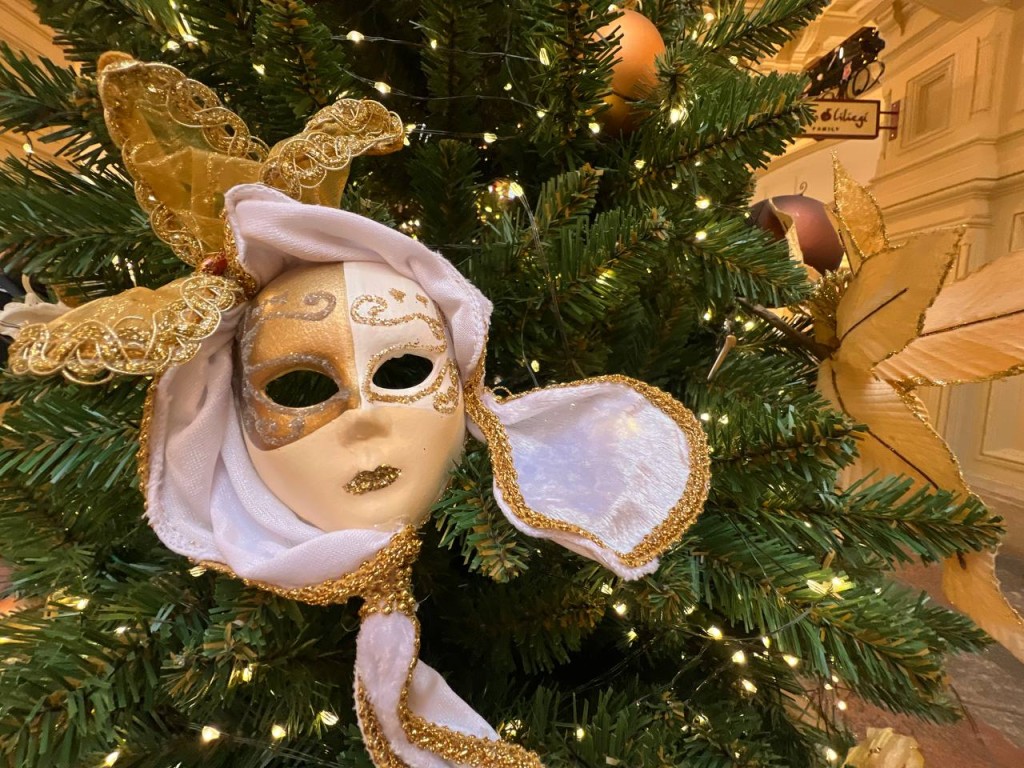 Заставляют идти на новогодний корпоратив? Юрист рассказал, когда начальнику можно сказать «нет»