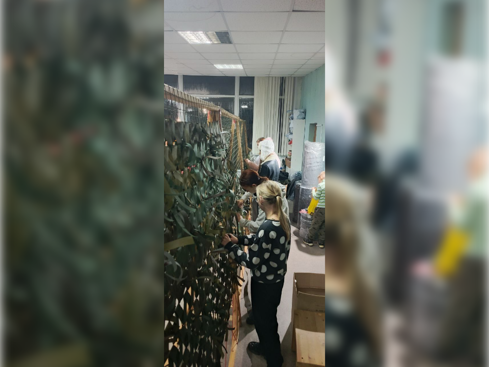 Воспитанники «Бронницкой казачьей молодежной сотни» сплели маскировочные сети для фронта