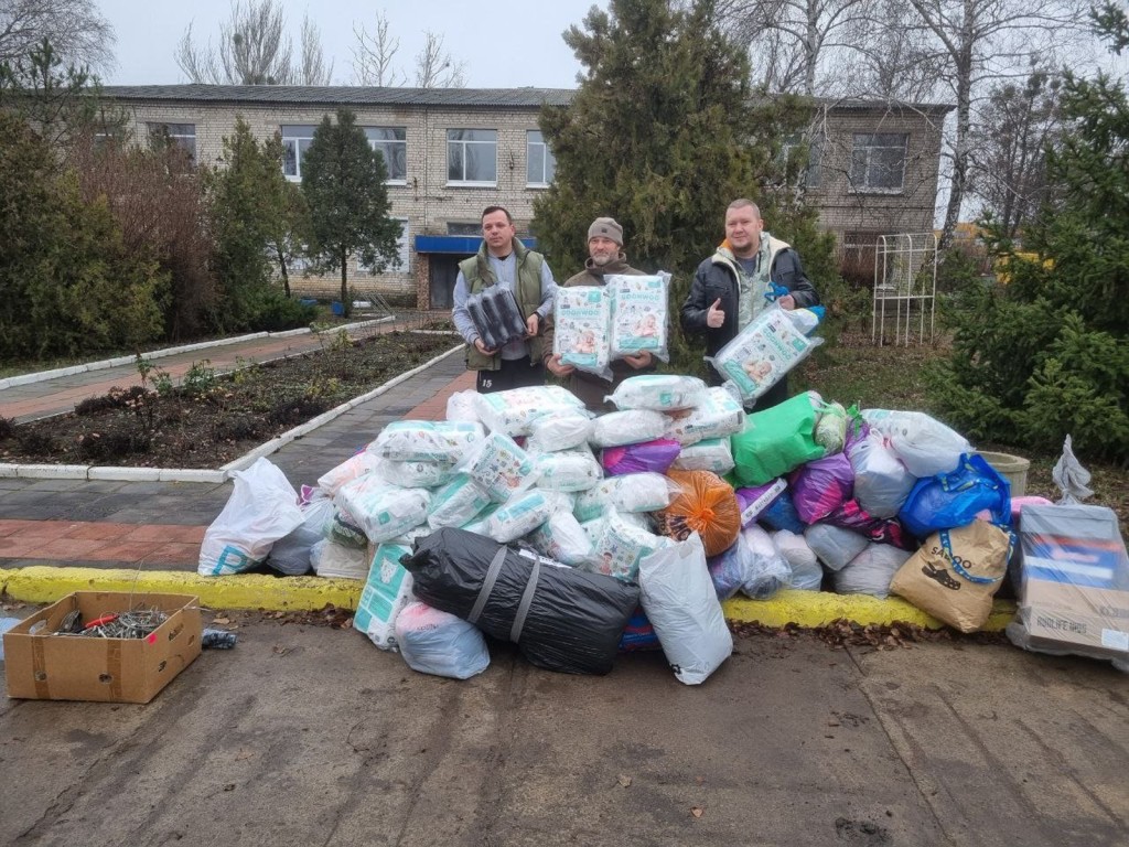Из Ступина с любовью: волонтеры доставили детские вещи в ЛНР