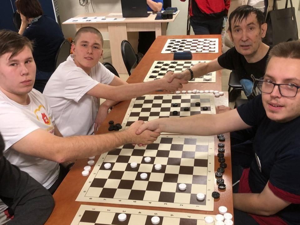 Сила — в духе: команды из восьми городов съехались на «особенную» спартакиаду