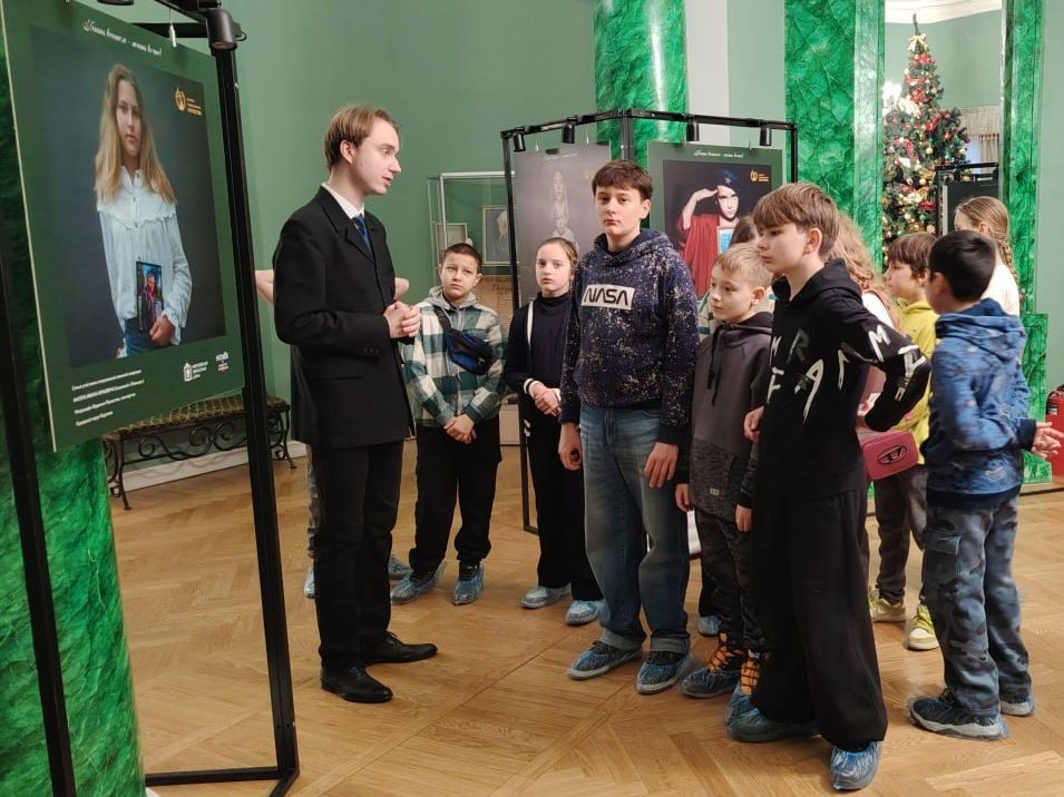 Школьники Красногорска узнали о подвигах земляков на выставке «Дети Героев»