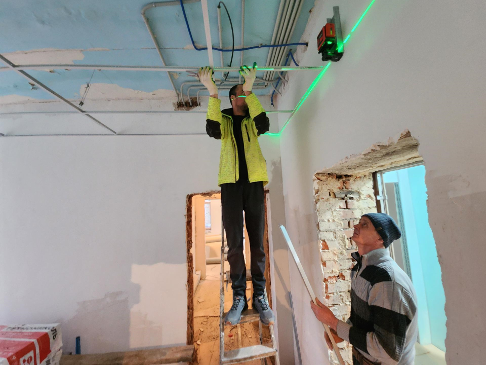 Навесные потолки и слаботочные сети делают в одном из детских садов Чехова