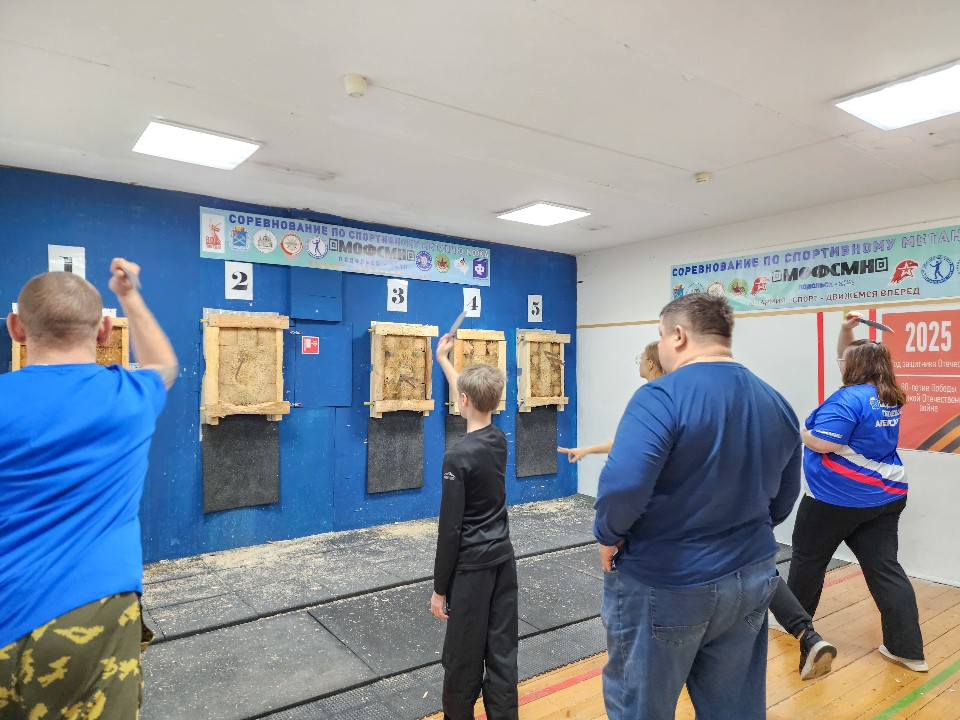 Спортивное метание ножа в Подольске: как общее увлечение объединило три поколения одной семьи