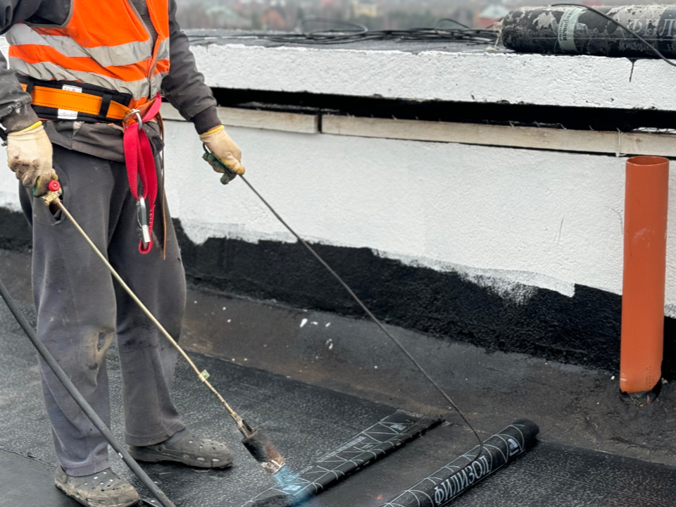 Специалисты устранят все недочеты капитального ремонта крыши по проспекту Мира