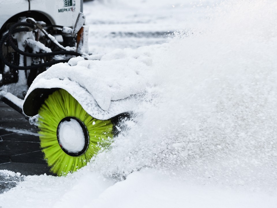 Коммунальщики вышли на борьбу с последствиями снегопада в Пушкинском округе