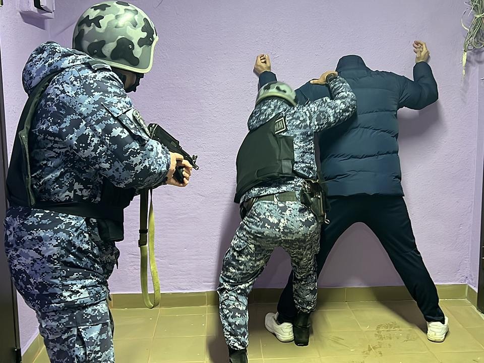 Нарушил подписку о невыезде: как задержали наркодилера в супермаркете Москвы