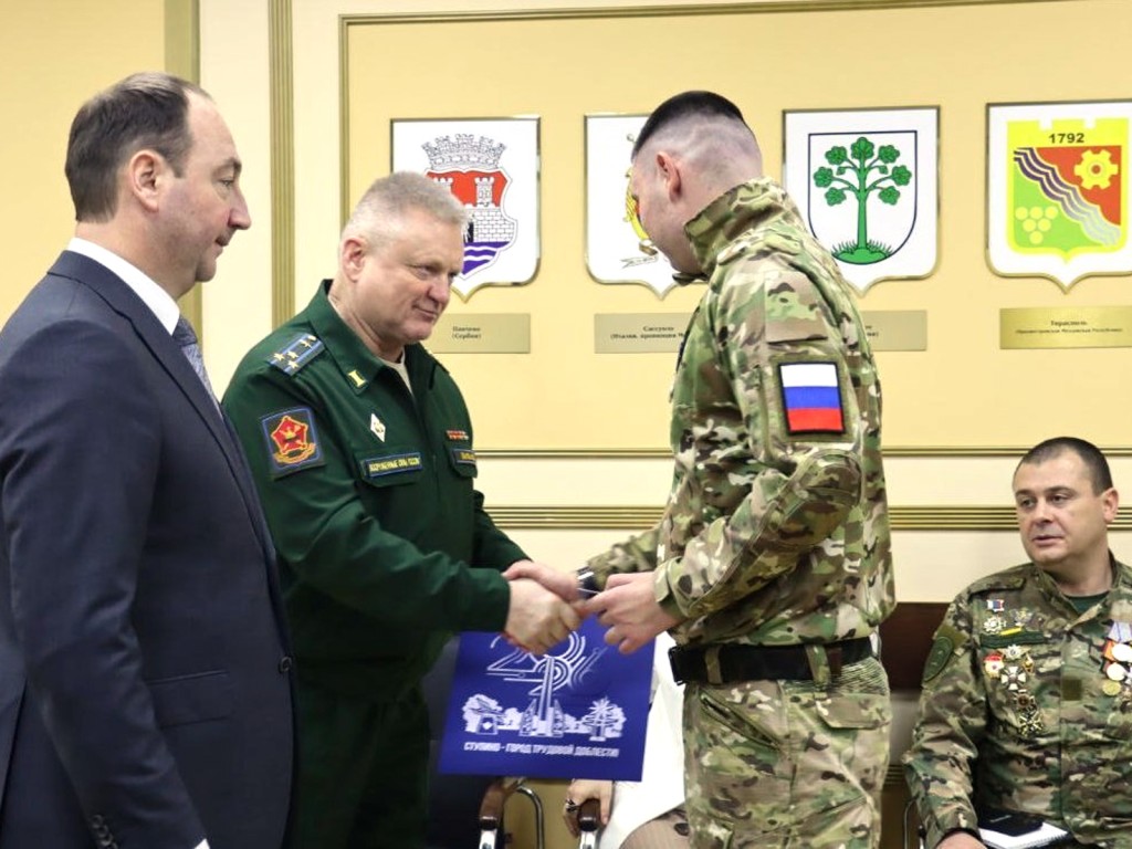 Ордена Мужества и слова поддержки: в Ступине почтили память героев и встретились с бойцами СВО