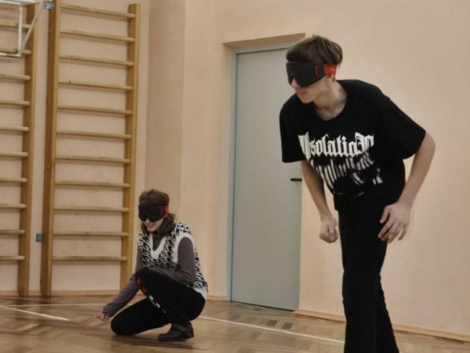 Голбол с завязанными глазами: в Балашихе студенты на один день стали незрячими спортсменами