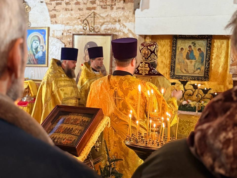 Архиепископ Одинцовский и Красногорский Фома совершил божественную литургию в храме Можайска