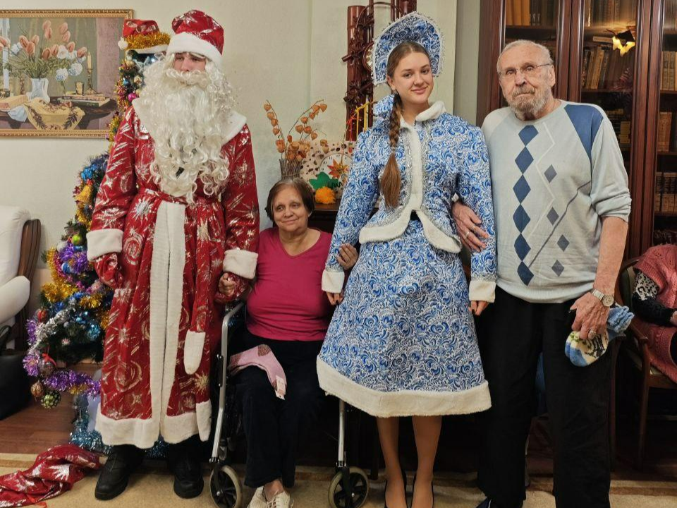 Стихи, загадки и тепло сердец: как школьники из Мытищ подарили праздник подопечным интерната