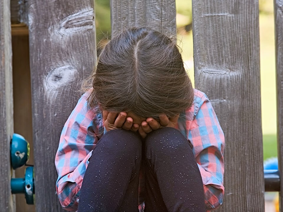 Остригла и поставила на колени: что известно о школьнице, которая жестоко избила подругу в Железнодорожном