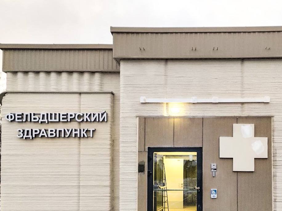 В Дубках завершают монтаж 3D‑печатного ФАПа: работают 30 человек и две техники