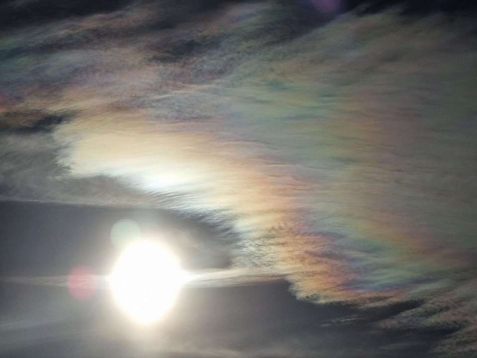 Радужные облака и гало: какой сюрприз устроила природа в декабре