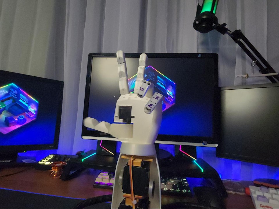 «Рука будущего» из Истры: семиклассник сделал протез дешевле телефона