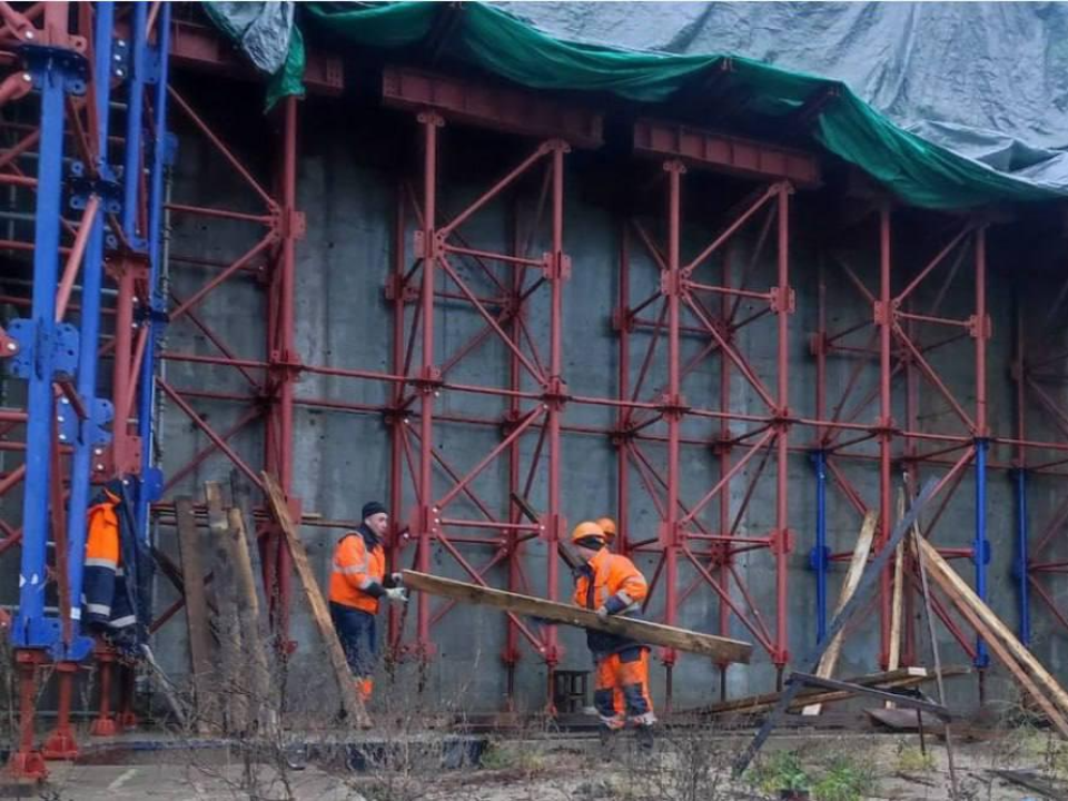 Строители вернулись на путепровод: двухполосный мост в Опалихе готов на 60%