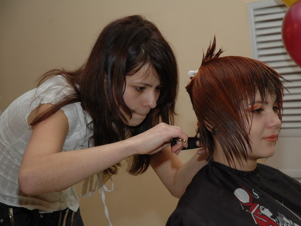 Путь к дерматиту и облысению: бьюти-тренды для волос признали вредными и опасными