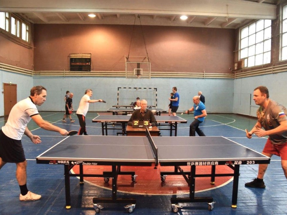 Участники СВО и ветераны боевых действий сыграли в теннис и дартс в Электростали