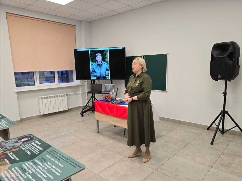 Мать героя рассказала в школе о подвиге погибшего сына